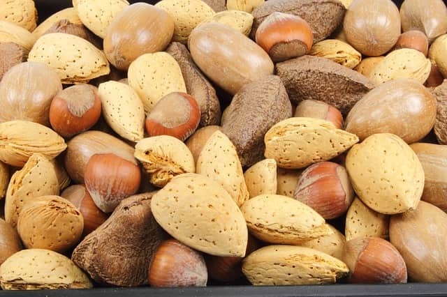 7 Ways to Know If Nuts Are Fresh