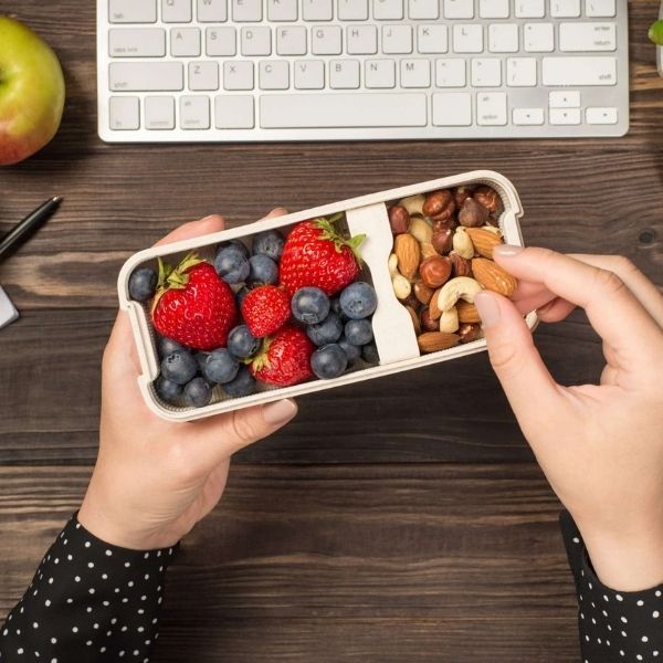 Is Healthy Eating at the Office Possible? Choosing the Right Desk Snacks