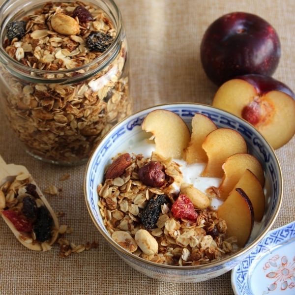 Kahvaltılık Alternatif: Kuru Meyveli Granola Nasıl Yapılır?
