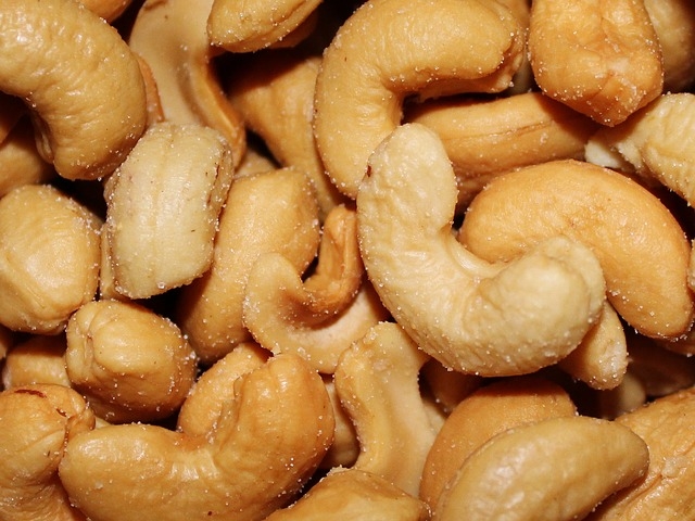 What is cashew and where does it grow?